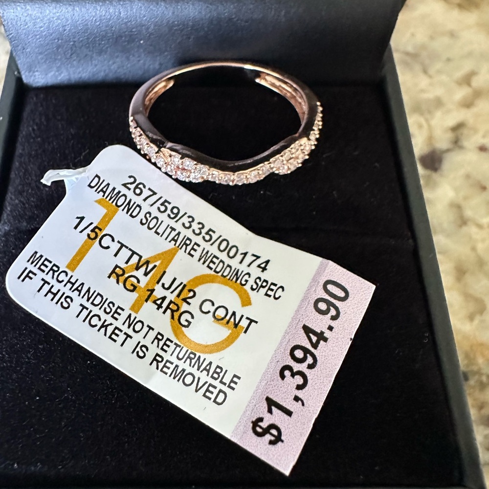Stunning Diamond Ring in Rose Gold